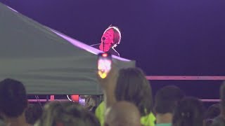 Singer Keith Urban surprises fans with Buc-ee's concert
