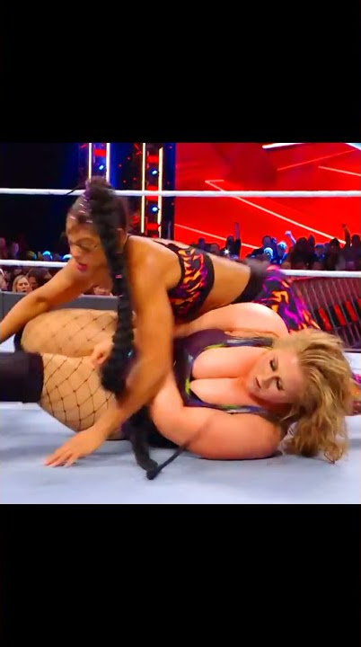 What happened when the thin girl jumped over the fat girl#hollystar #shorts