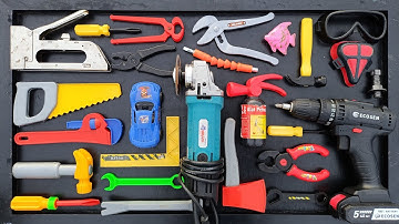 Verzameling reparatiegereedschap, elektrische boormachine, brandblussers, hamer met sleutel, tang...