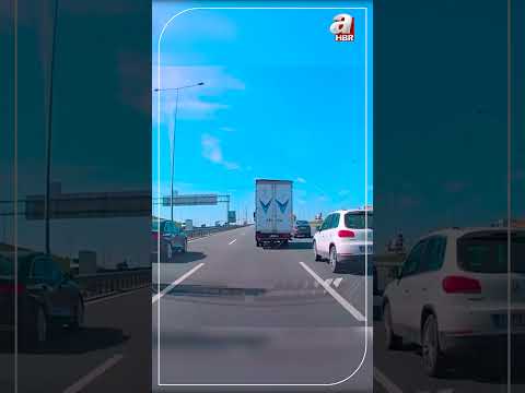 Başakşehir'de trafikte makas atma sonucu yaşanan kaza kamerada | A Haber