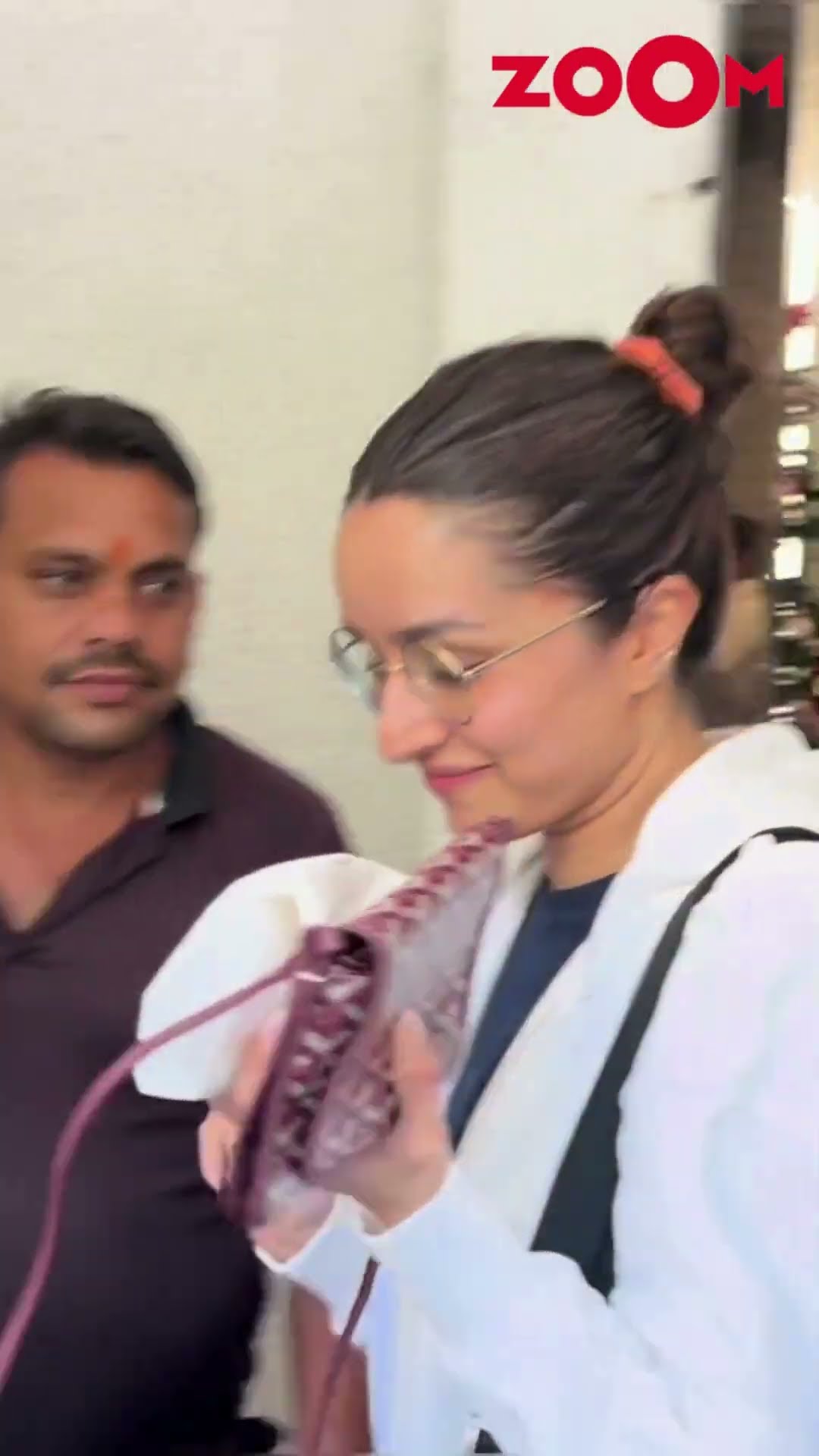 Shraddha Kapoor ADORABLY wishes the paps a 'Happy New Year' #shraddhakapoor #bollywood #shorts