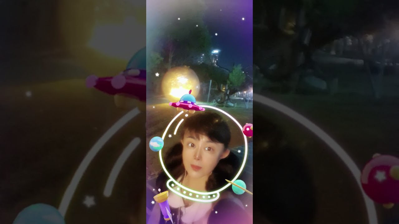 新年快樂喔🎉🎉馬年行大運🐎🐎這天坐上捷運來到高雄（中央公園）拍拍美麗夜晚景觀🌲🌳🌲也拍拍(大立伊勢丹)這面五光十色漂亮的外牆👍👍👍哼唱陳盈潔天后好聽歌曲🎶#中山北路走七擺😊😊🌳🌲🌳