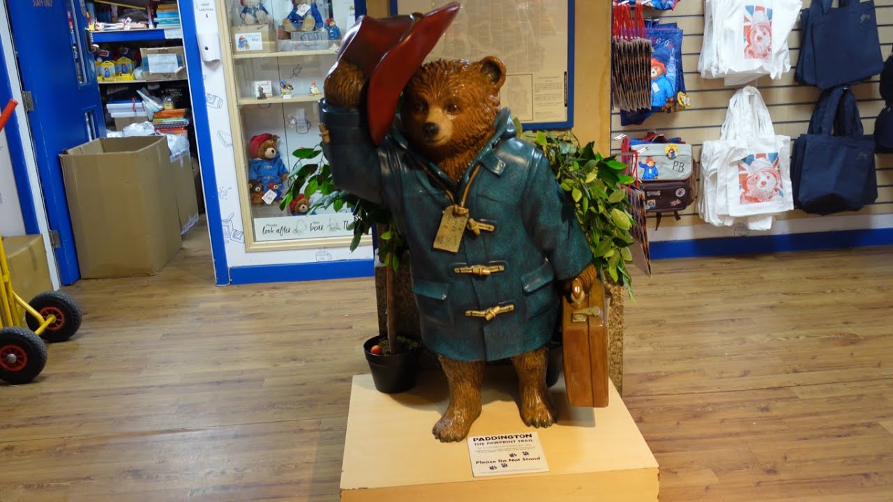 PADDINGTON - A World Famous Bear (Oh & Station!)