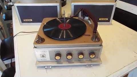 V-M STEREO record player Hi-Fi 4 spd automatic playing a 78 RPM record