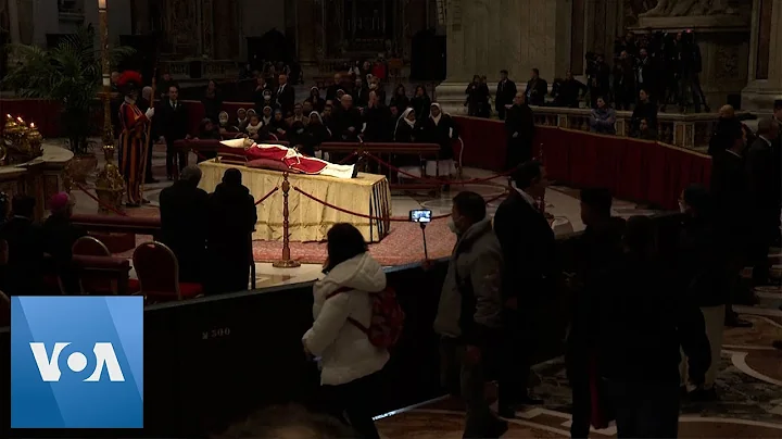 Thousands Line Up to Mourn Pope Benedict