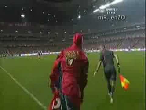 Fan for Sl Benfica hits the referee assistor in match Benfica 1-1 Fc porto .. in La luz stadium .