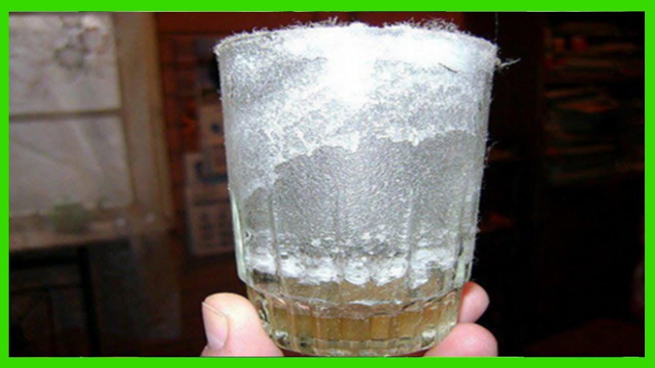 Уксус с горячей водой. Стакан с солью и уксусом. Соль в стакане. Стакан воды. Снеговая вода в стакане.