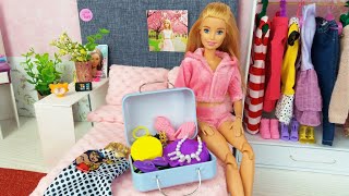 Barbie Packs Her Dolls Bags to go on a Vacation! New Doll Clothes.