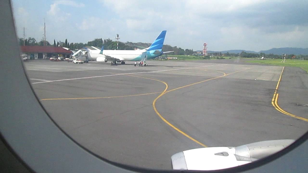 Landing Bandara Adisucipto yogyakarta ♥ - YouTube