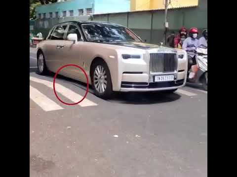 Rolls Royce Phantom On Speed Breaker In India #shorts #rolls #royce #speed #breaker #india