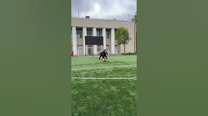 How to score 1vs1 against a goalkeeper #shorts