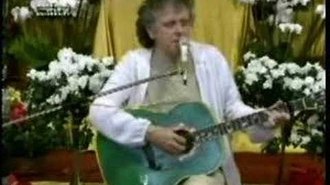 Donovan sings "Isle Of Islay" for Maharishi