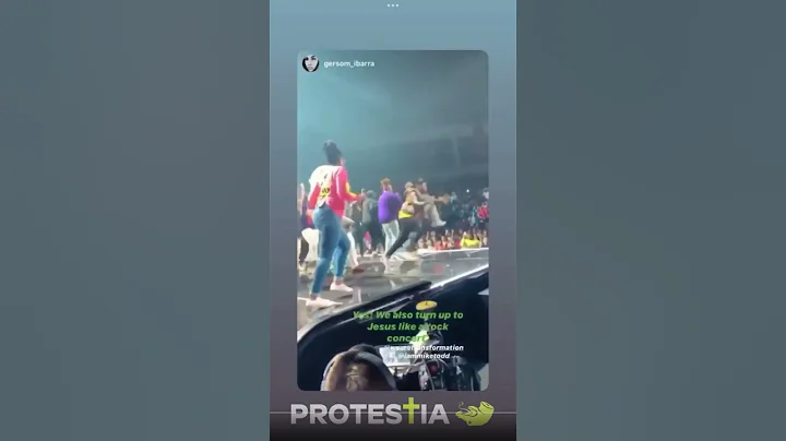 Megachurch Pastor CROWDSURFS During Service. This is NOT Christianity ⛪ #shorts #shortsfeed #church