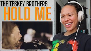 Miniatura de vídeo de "What A Voice! 🙌🏽 | The Teskey Brothers - Hold Me (Live At The Forum) [REACTION]"