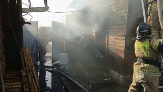 В Кургане сотрудники МЧС России защитили от огня жилой дом по ул. Пригородная