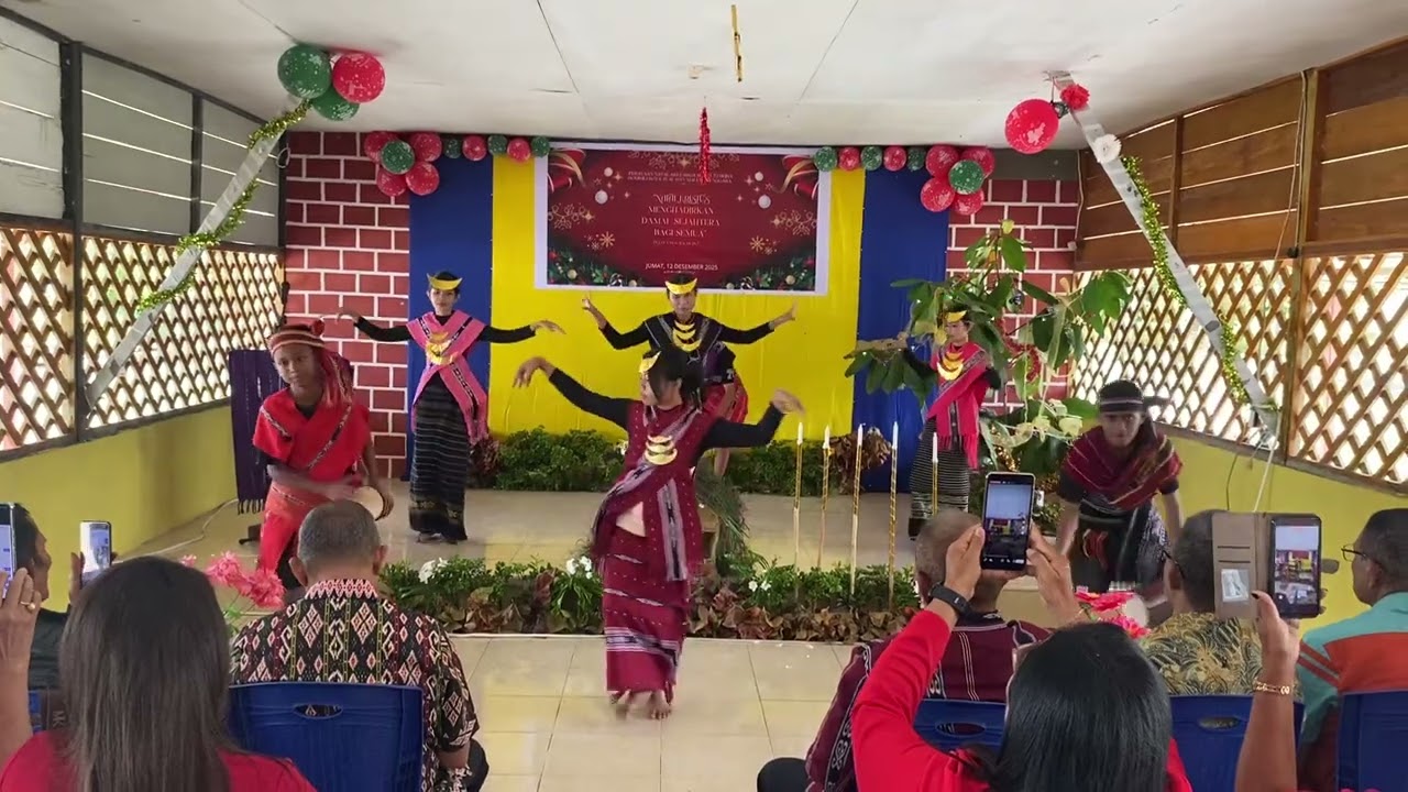 Tarian Tanimbar Seira