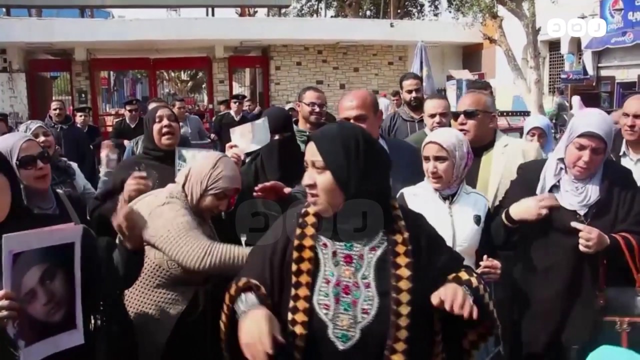 رصد | وقفة أهالي شهداء مذبحة بورسعيد أمام النادي الأهلي