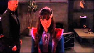 Babylon 5 - Delenn hugs Londo