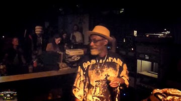 CHALICE SOUNDSYSTEM ft vivian jones (uk) -  I Hear Dem Talking / Flash It & Gwan  @ Zappa 041117