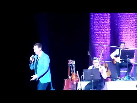 Daniel O'Donnell - Singing ''Footsteps''