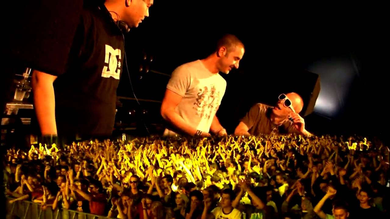 t town bikes INTENTS Festival 2009 - OFFICIAL AFTERMOVIE: Day 1 (zaterdag: the harder styles)