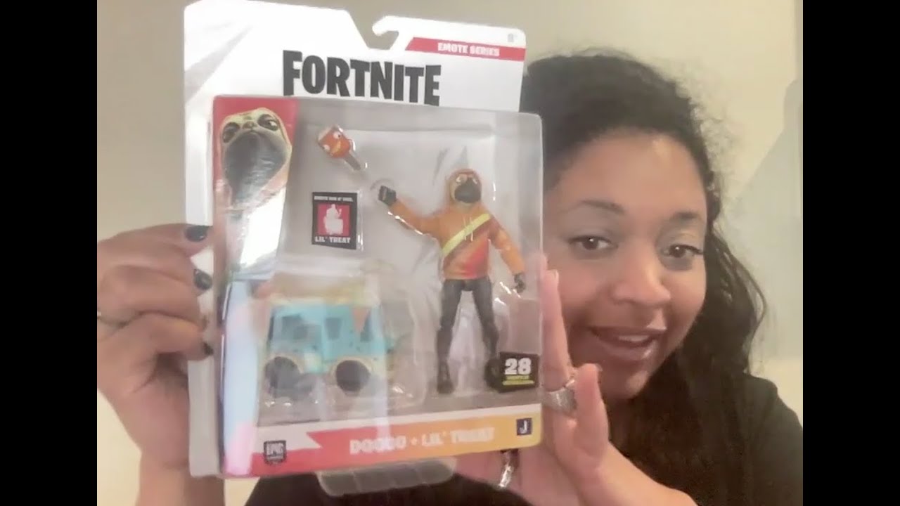 Fortnite DOGGO (EMOTE SERIES) - Figura articolata da 10,2 cm con veicolo Lil' Treat Emote e accessorio Snow Pop