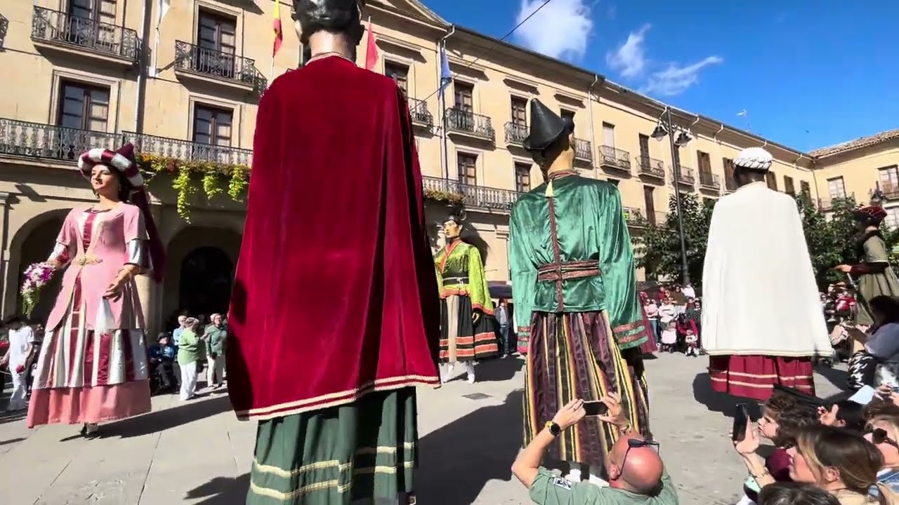 Ball conjunt dels Gegants del Pi i els Gigantes de Tafalla (Navarra) #gegants