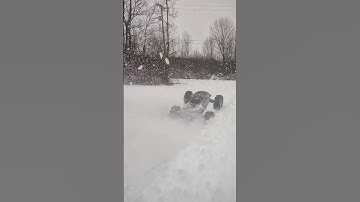 ❄️ 🎶 Bashing through the snow, in a Kraton EXB 🎶 ❄️ #arrma #kraton #exb #snow #bashing #rc #rccar