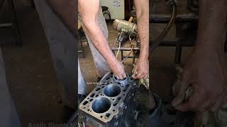 Honing the sleeve #toptrending #expert #dieselengine #6clyinder #tractor #repair