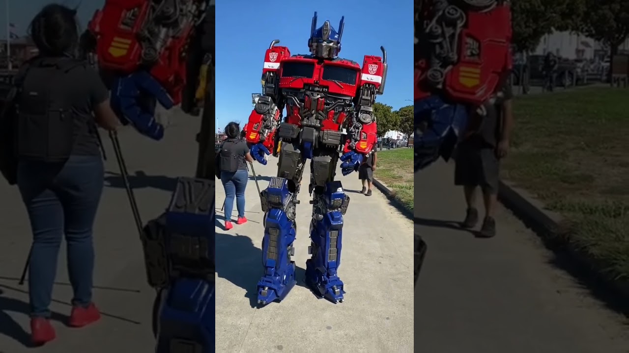 Optimus Prime❤️💙 #optimusprime #autobots #transformers #cosplay #robot #tiktok #optimus