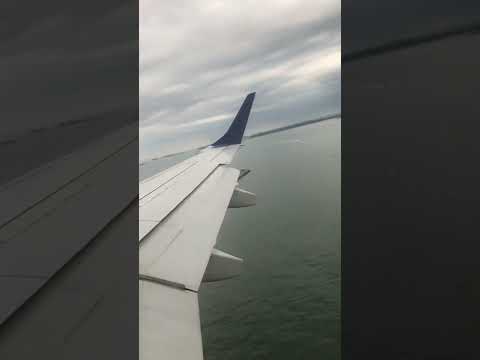 jetBlue ERJ-190 KBUF-KBOS landing at KBOS 04R