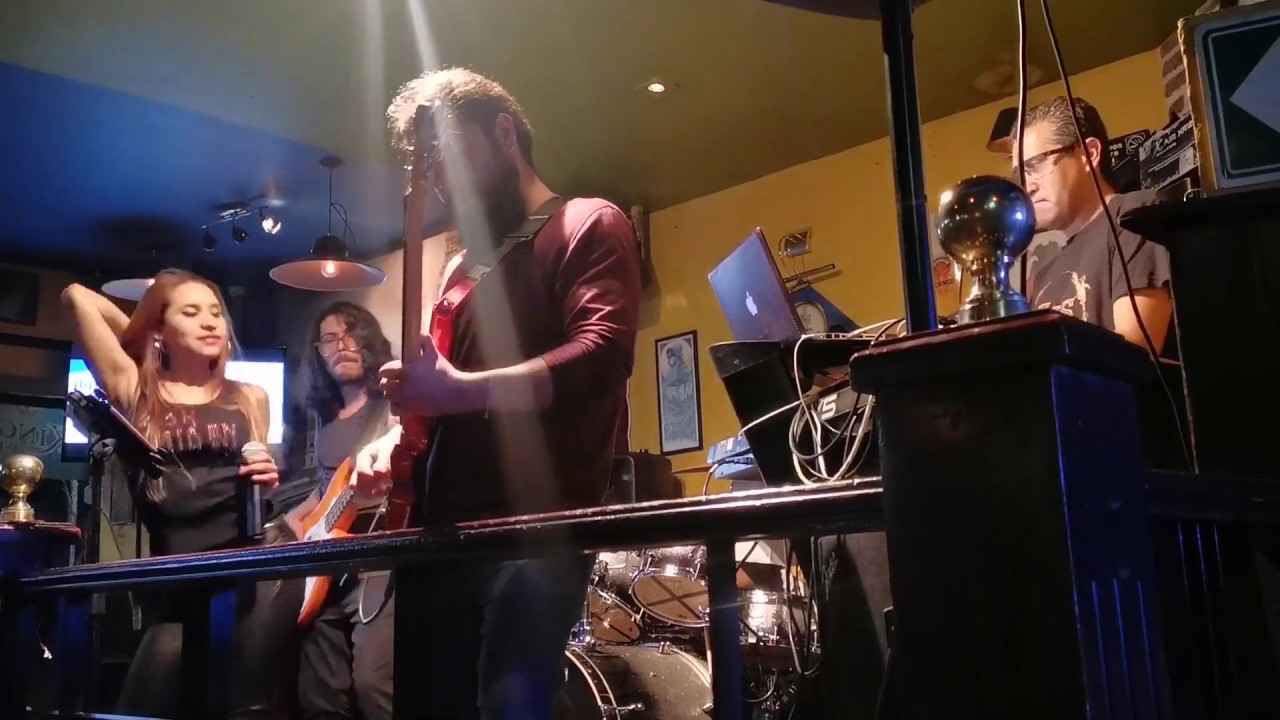 Sᴡᴇᴇᴛ Cʜɪʟᴅ O’ Mɪɴᴇ Gᴜɴs N’ Rᴏsᴇs ᴄᴏᴠᴇʀ By AXIS MUSIC BAND YouTube