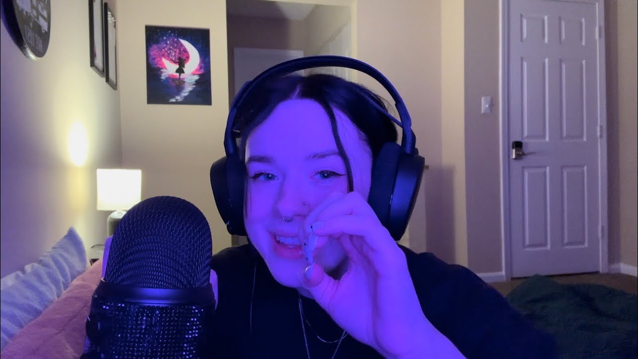 ASMR | Tapping + scratching 💅  (haul with camera tapping)