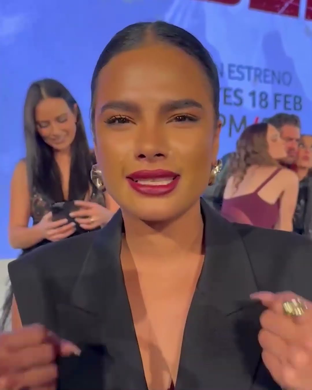 Yany Prado te sorprenderá con su energía electrizante en #LaJefaTV. ¿Ya estás loco por conocerla?