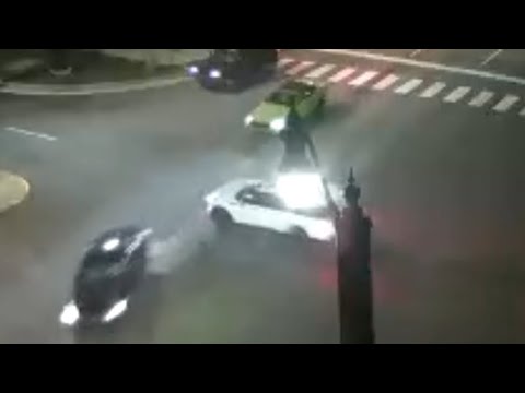 Alabama: Red Light Runner Causes T-Bone Accident - YouTube