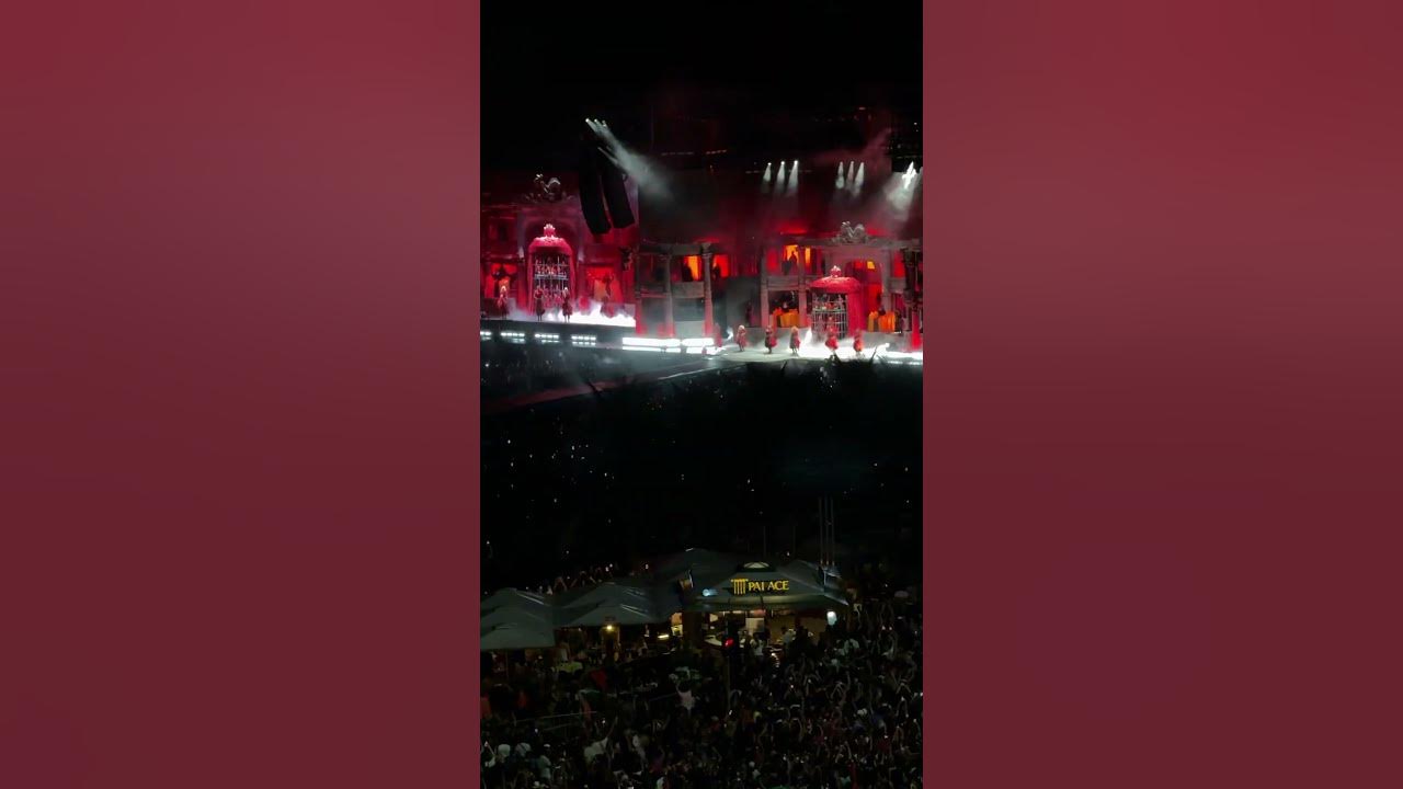 Crowd all synchronized to lady Gaga at Copacabana beach