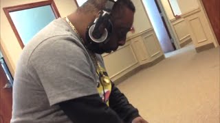 Beetlejuice tying a shoelace