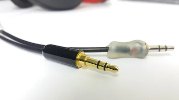 Como colocar um plug P2 no fone de ouvido?