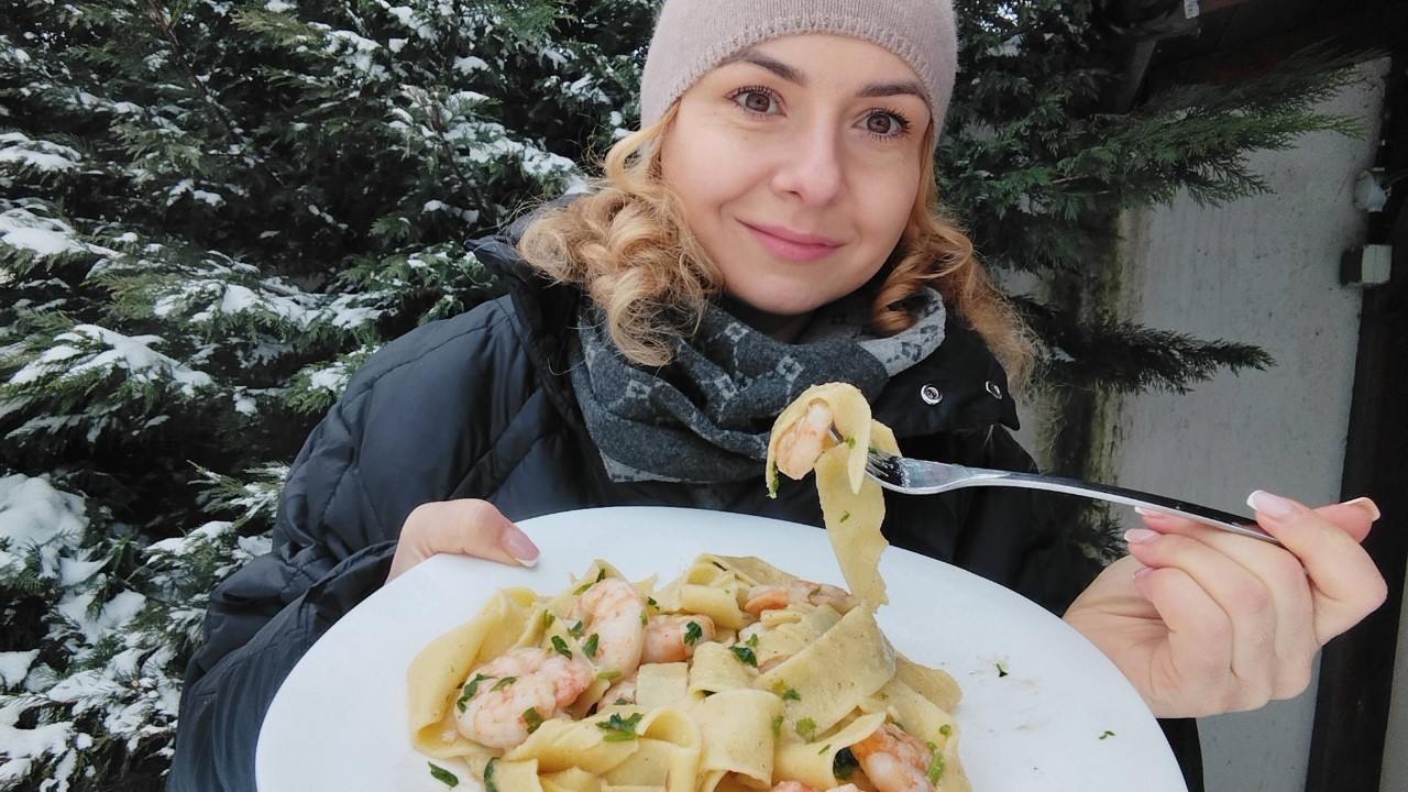 Gătesc PASTE CU CREVEȚI în zăpadă! ❄️🍤  Cooking SHRIMP PASTA in the Snow!