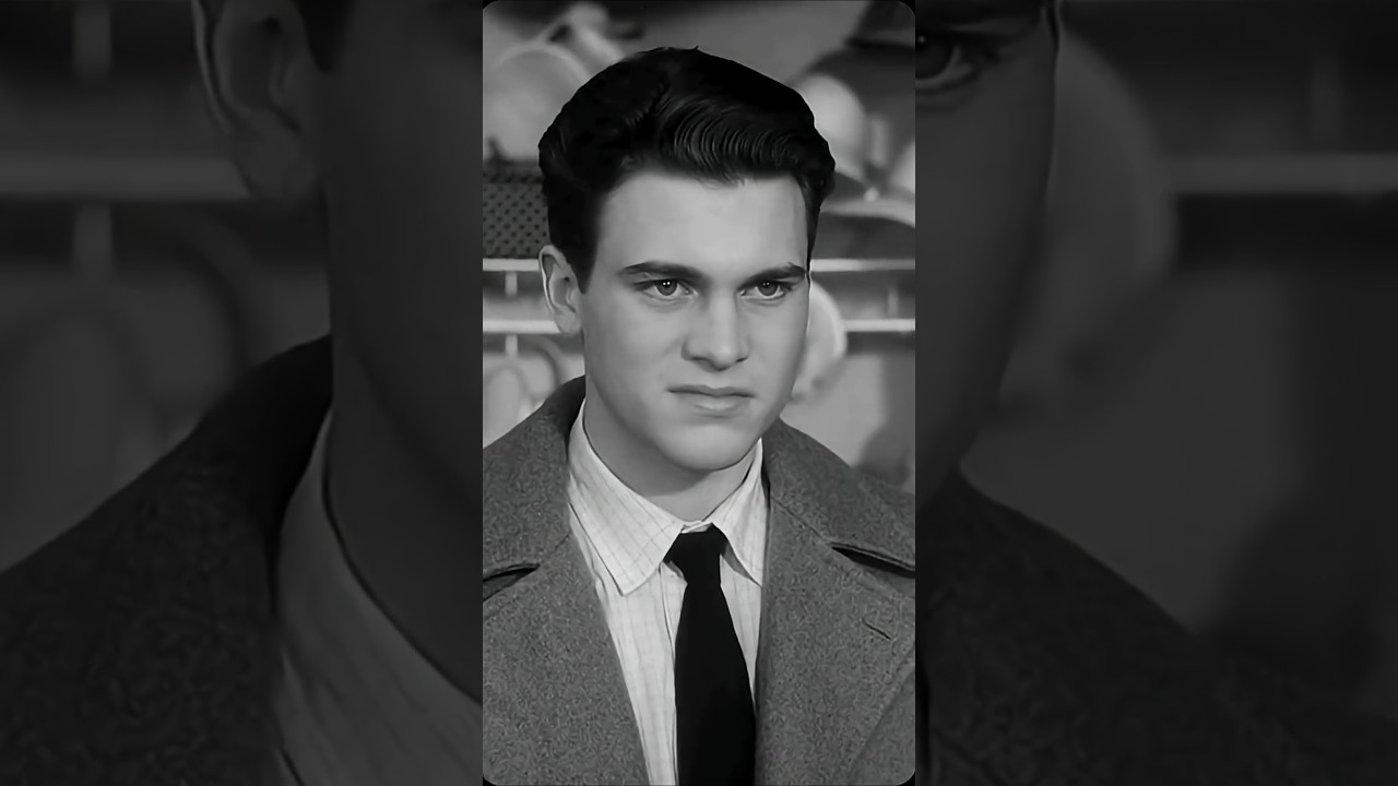 «Как выглядеть ухоженно в 50-е» (пародия на обучающий фильм 1950-х годов). Создано с помощью ИИ и...