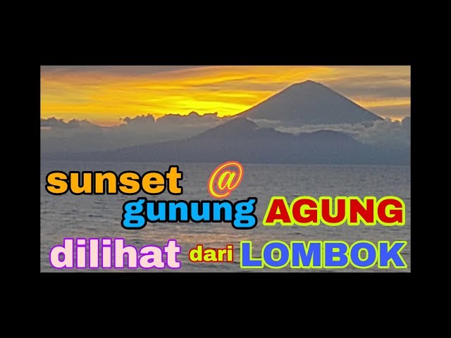 Keindahan sunset gunung AGUNG di Bali yg dilihat dari Lombok class=