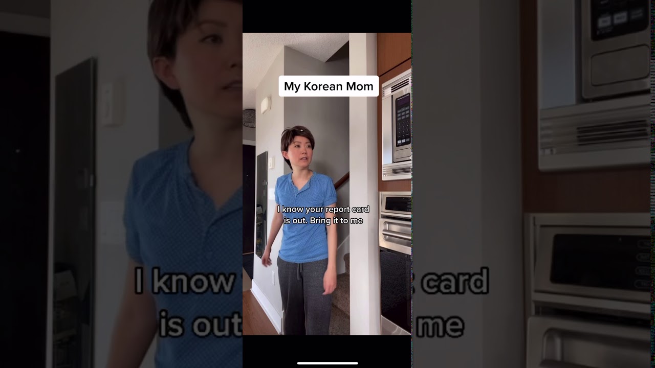 ⁣Older and Younger sibling gives report card to their korean mom