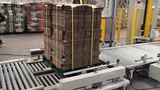 Conveyor pallet wrapping machine turn direction