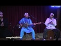 Gnawa Boussou Uled Bambara را اجرا می کند 