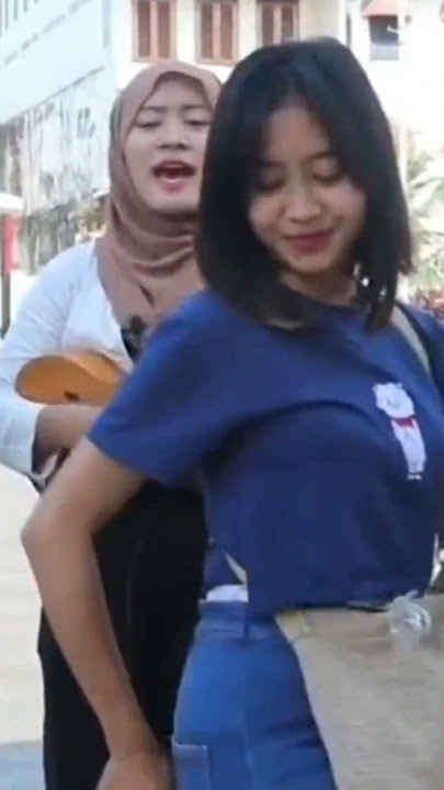 Lia pengamen cantik lagi viral #pengamenviral #pengamensuaraemas #pengamenjalanan