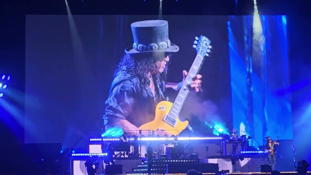 Johnny B Goode (Slash Guitar Solo) Slash@Wells Fargo Center