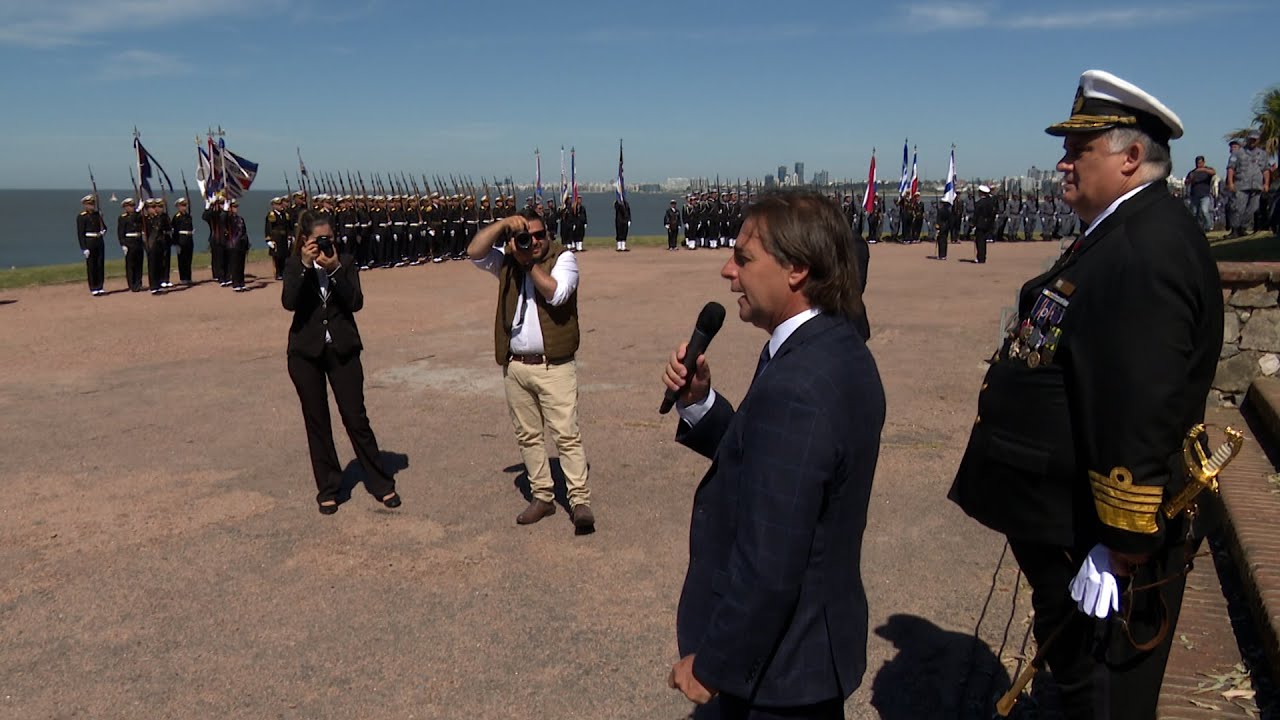Imágenes del presidente Lacalle Pou en ceremonia del Día de la Armada ...
