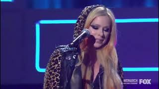 Avril Lavigne performs Shania Twain tribute and presents ACM Poet's Award at 2022 ACM Honors