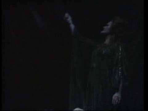 Joan Sutherland in Norma - Dormono Entrambi