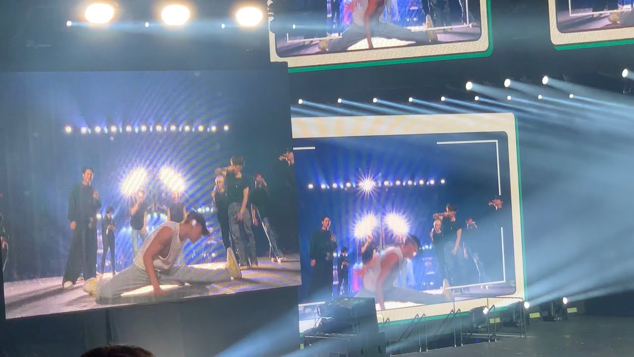 Yes this is the full encore stage (Snapshoot + Aju Nice) | SEVENTEEN live in NY 220901